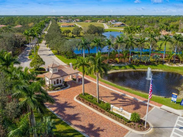 183 SE Via Terra Bella, Port St. Lucie, FL 34952