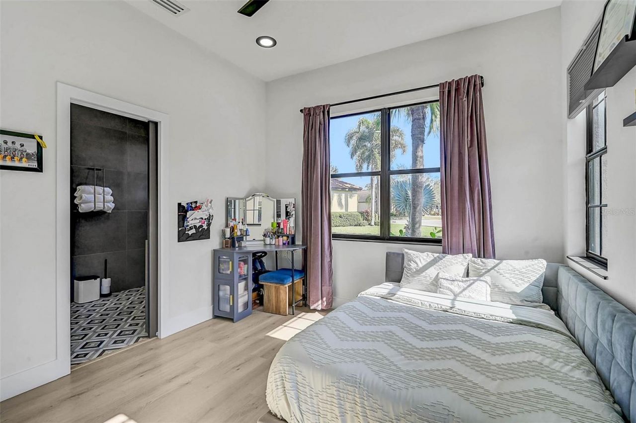 3635 80th Drive E, Sarasota, FL 34243 Photo