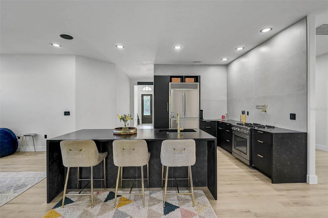 3635 80th Drive E, Sarasota, FL 34243 Photo