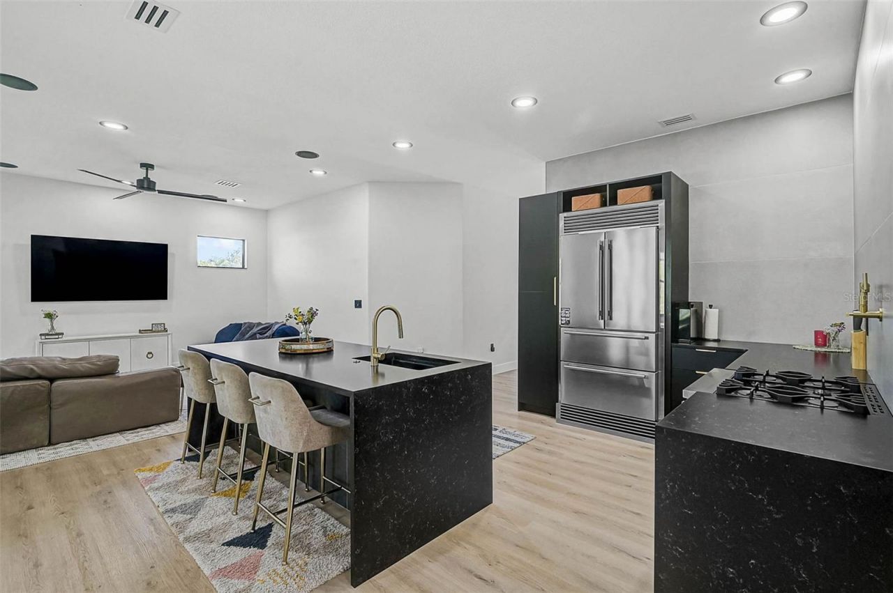 3635 80th Drive E, Sarasota, FL 34243 Photo