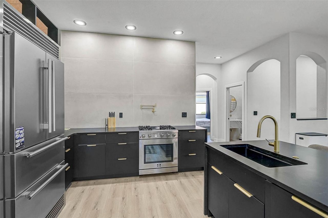 3635 80th Drive E, Sarasota, FL 34243 Photo