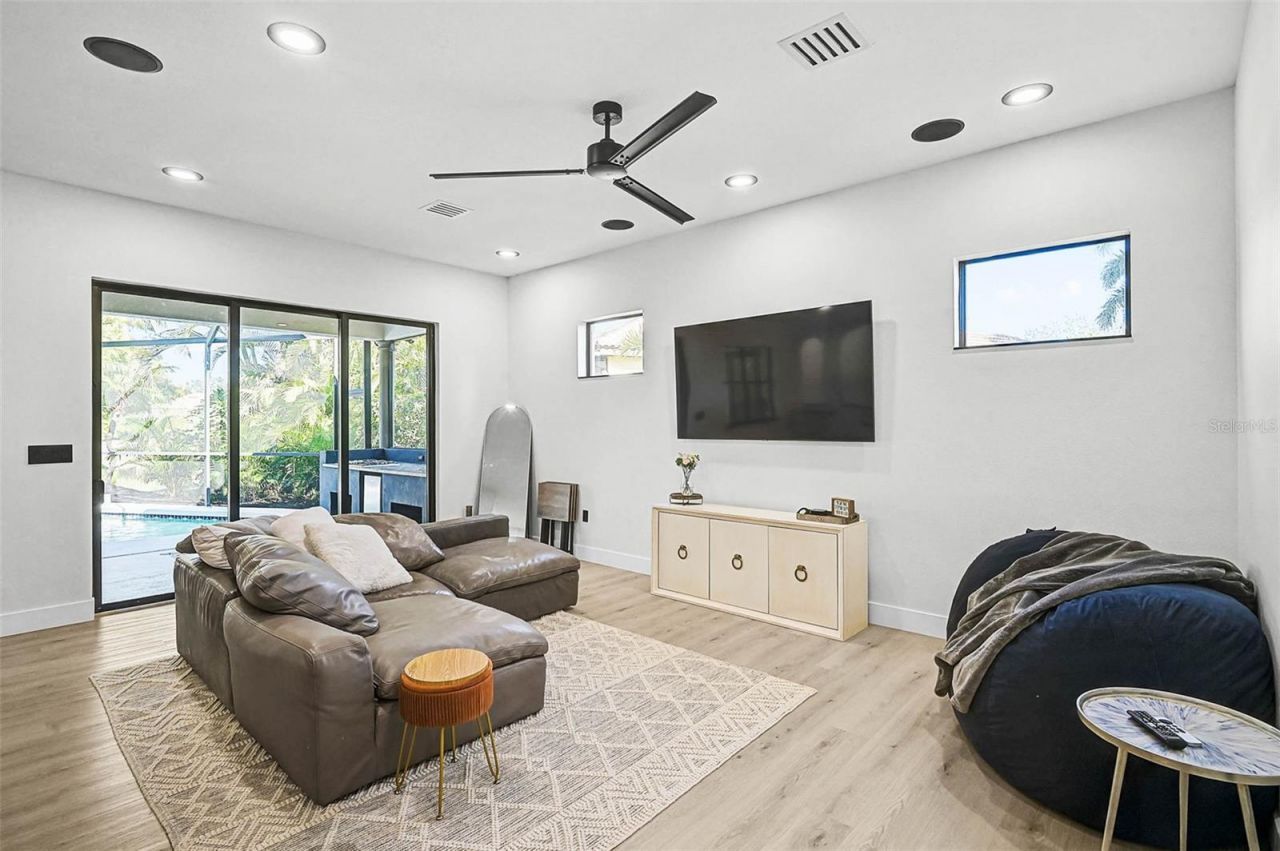 3635 80th Drive E, Sarasota, FL 34243 Photo