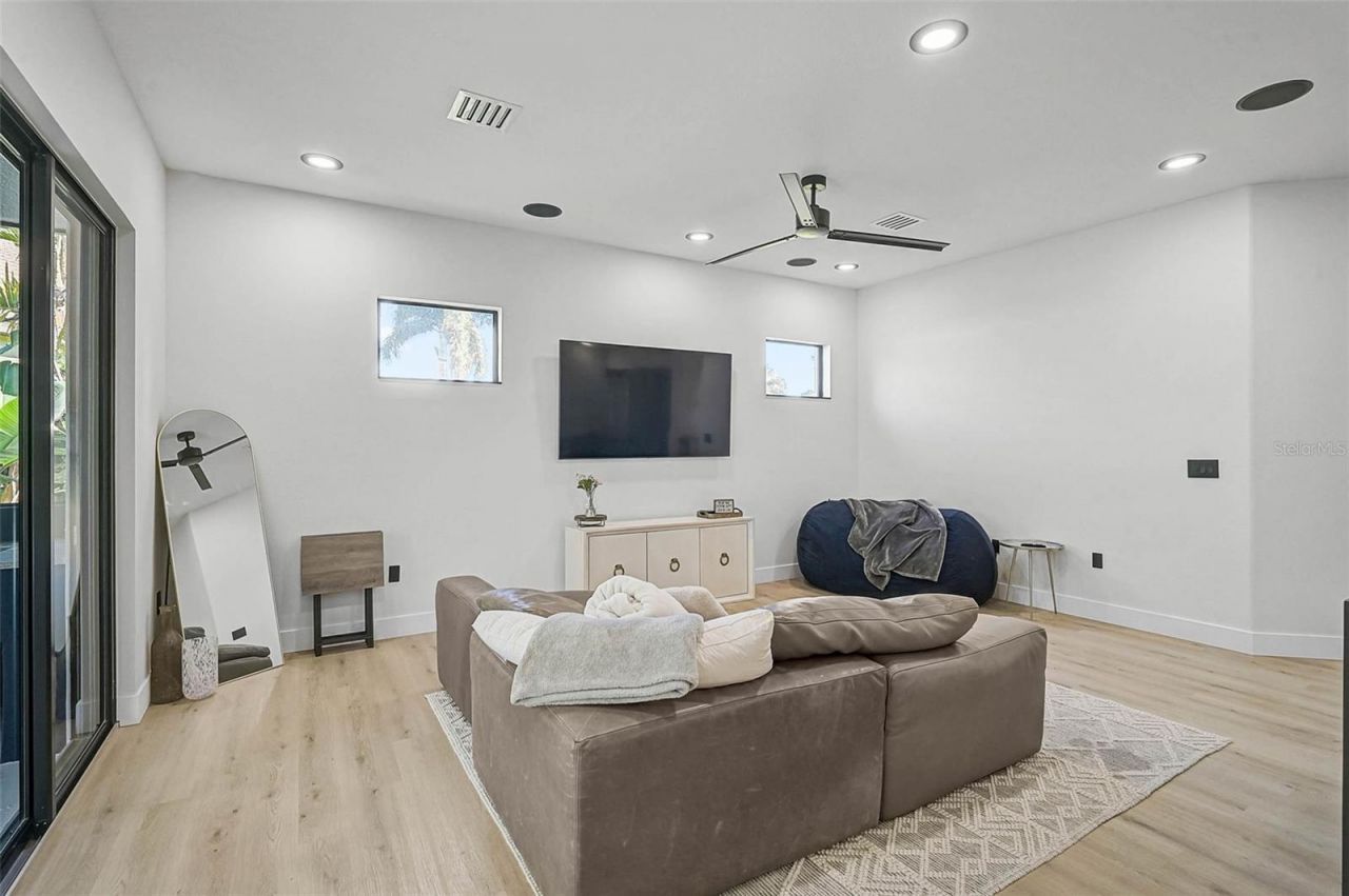 3635 80th Drive E, Sarasota, FL 34243 Photo