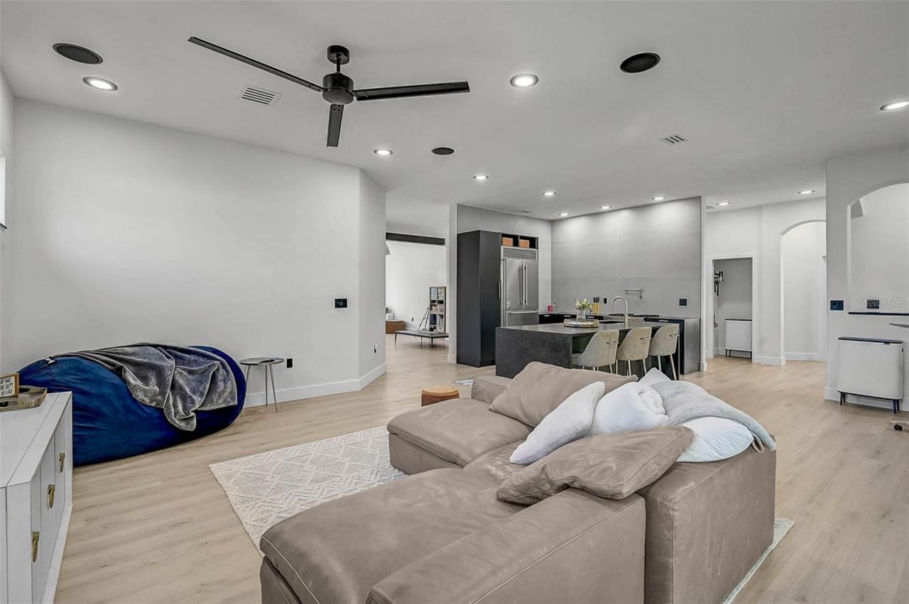 3635 80th Drive E, Sarasota, FL 34243 Photo