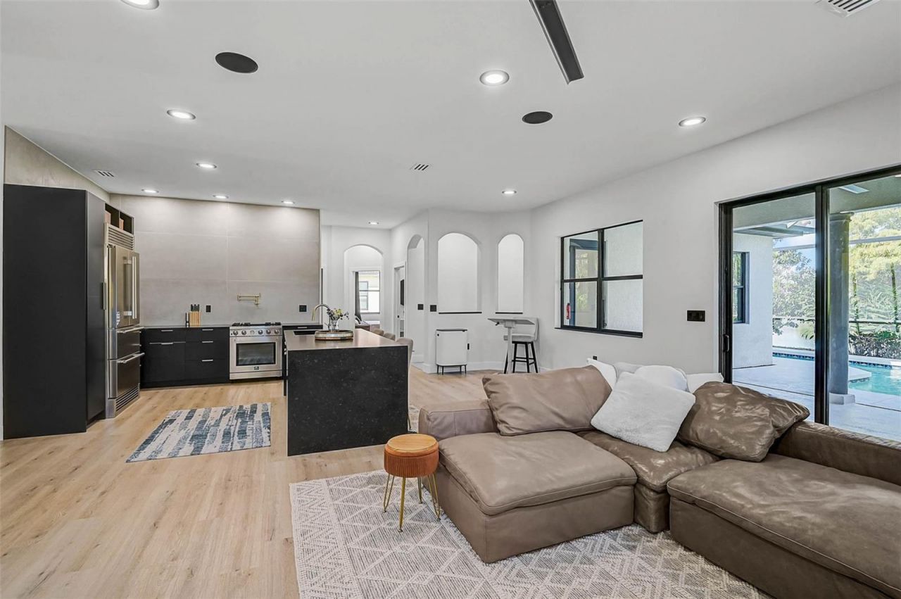 3635 80th Drive E, Sarasota, FL 34243 Photo