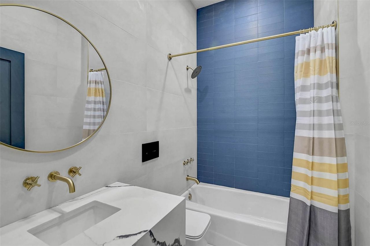 3635 80th Drive E, Sarasota, FL 34243 Photo