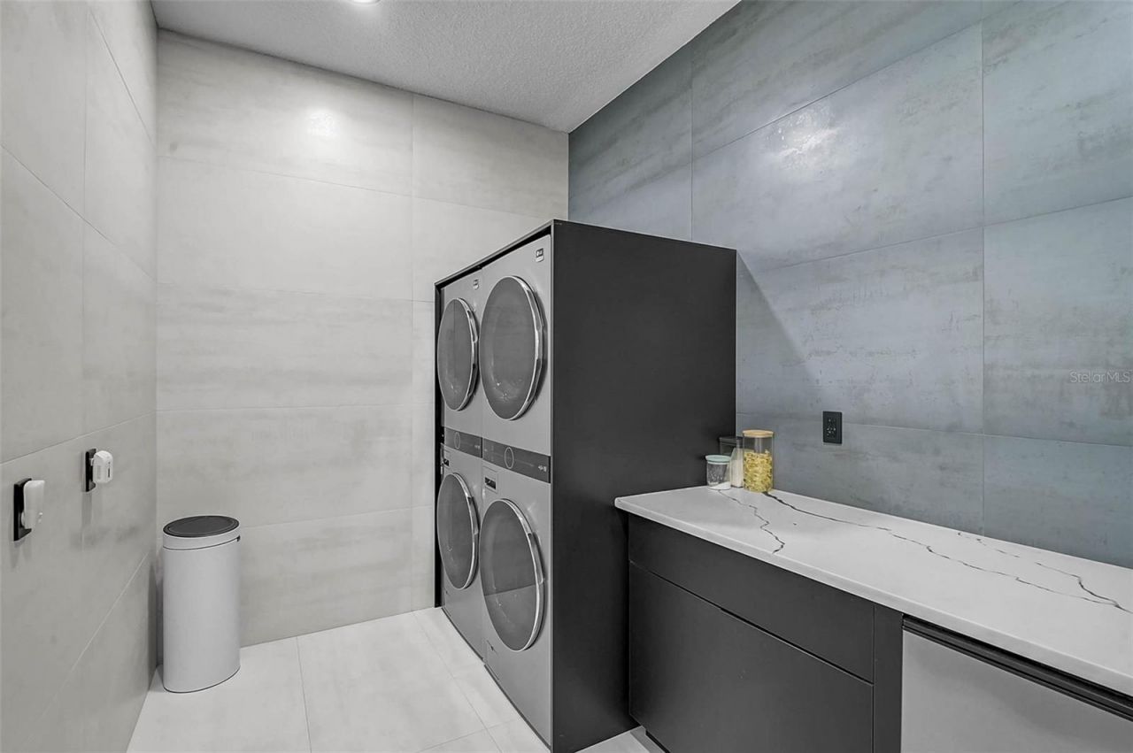 3635 80th Drive E, Sarasota, FL 34243 Photo