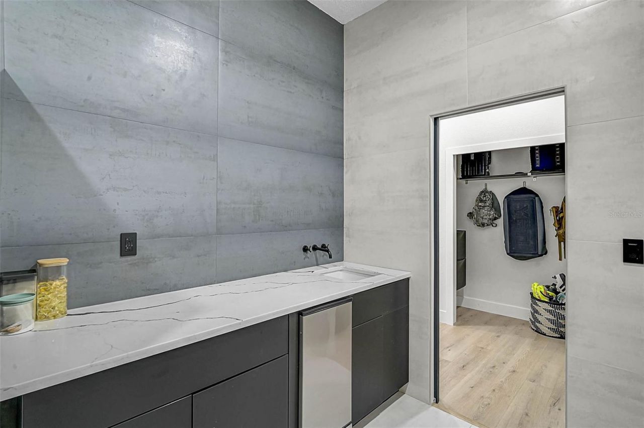 3635 80th Drive E, Sarasota, FL 34243 Photo