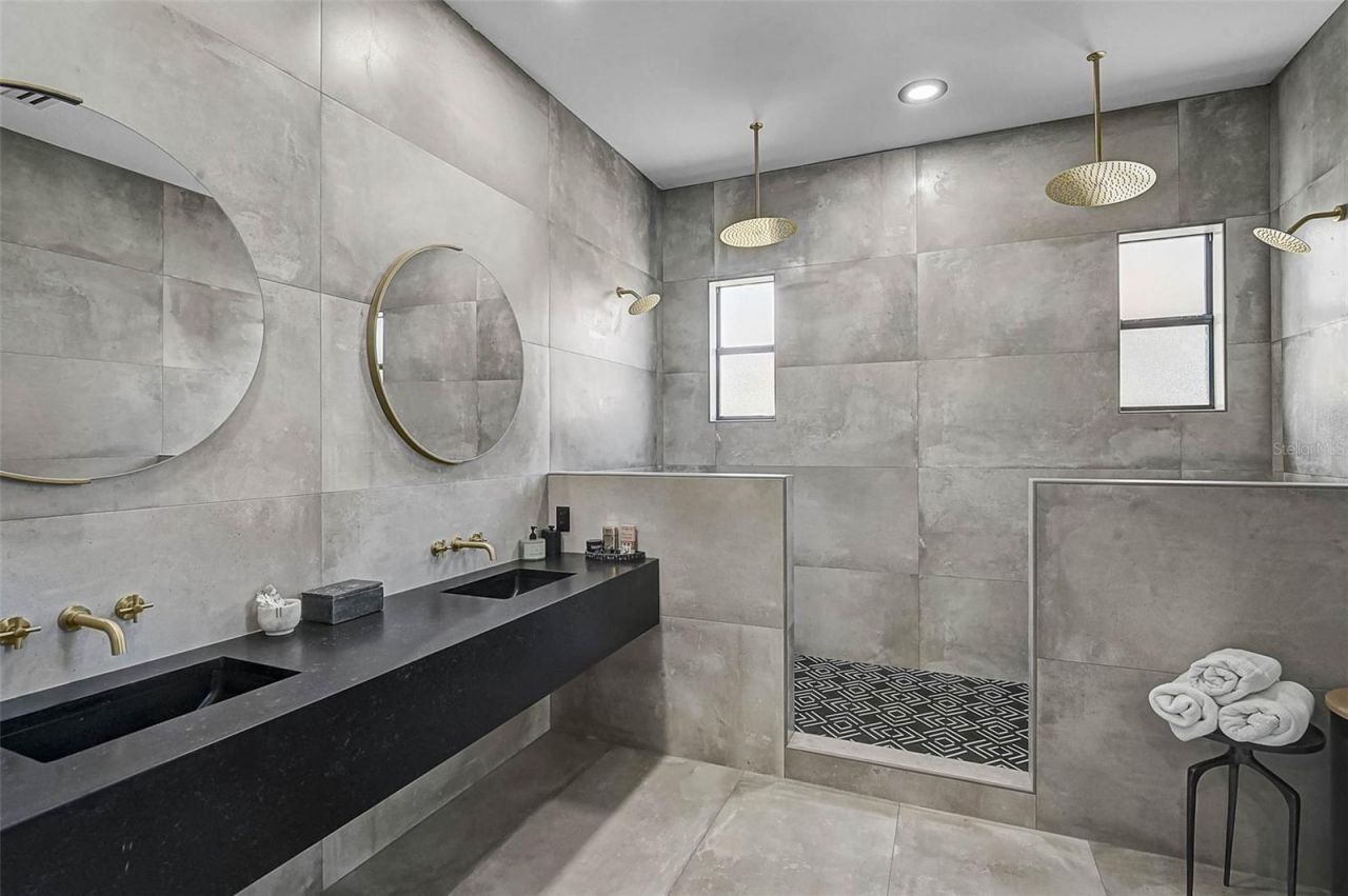 3635 80th Drive E, Sarasota, FL 34243 Photo