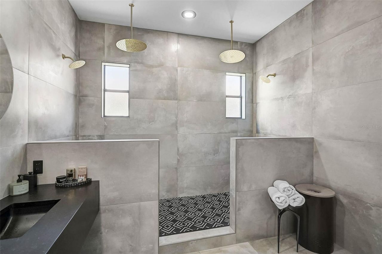 3635 80th Drive E, Sarasota, FL 34243 Photo