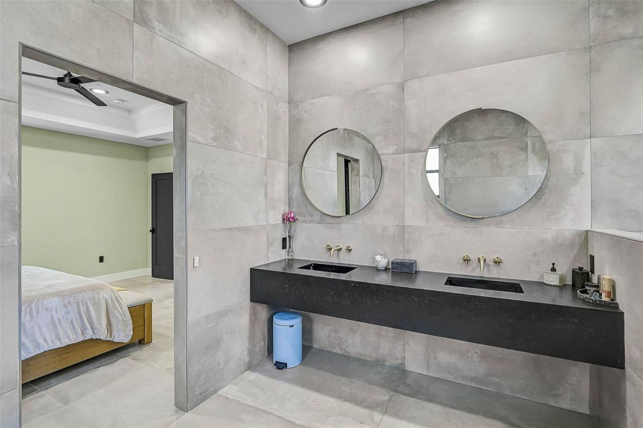 3635 80th Drive E, Sarasota, FL 34243 Photo