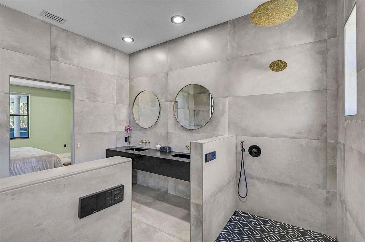 3635 80th Drive E, Sarasota, FL 34243 Photo