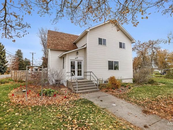 409 1st St E, Hansen, ID 83334