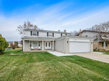 22180 Ivanhoe Lane, Southfield, MI 48034