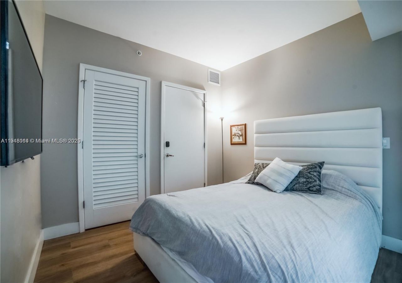 1010 Brickell Ave, Unit 2611, Miami, FL 33131 Photo