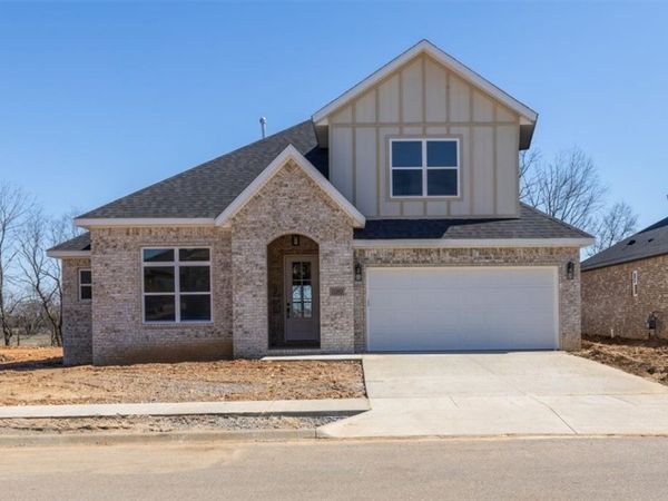 1050 Whistler Street , Bentonville, AR 72713
