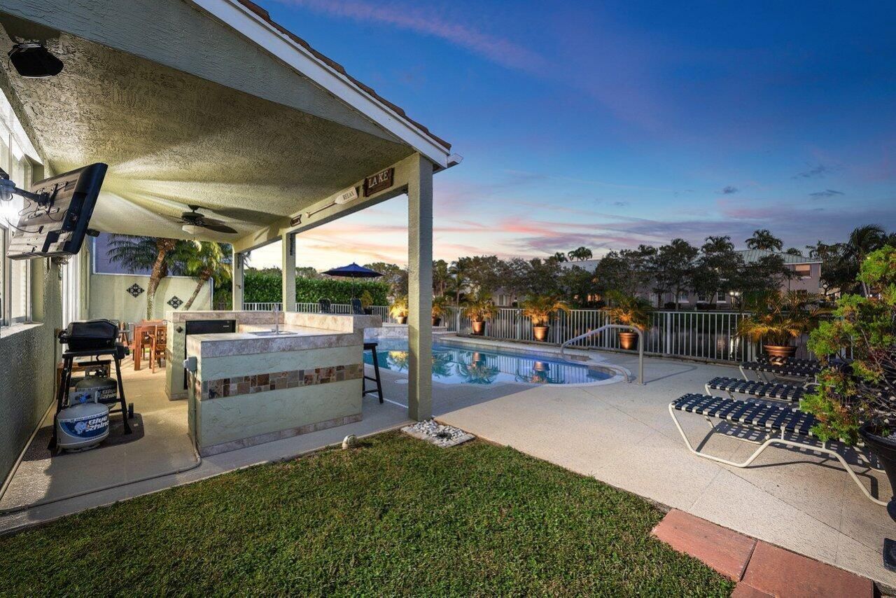 144 Kensington Way, Royal Palm Beach, FL 33414 Photo