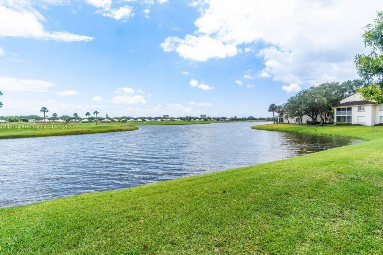 22102 Glenmoor Dr, Unit 102, West Palm Beach, FL 33409 Photo