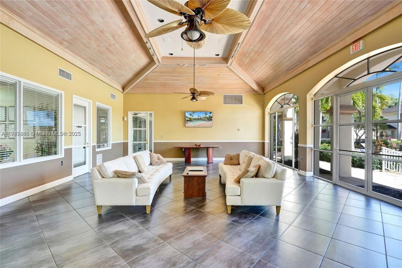 22102 Glenmoor Dr, Unit 102, West Palm Beach, FL 33409 Photo