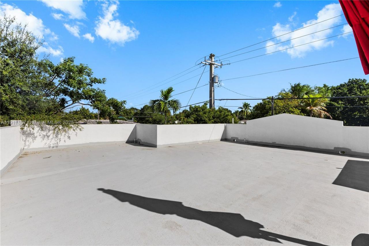 305 NW 58th St, Miami, FL 33127 Photo