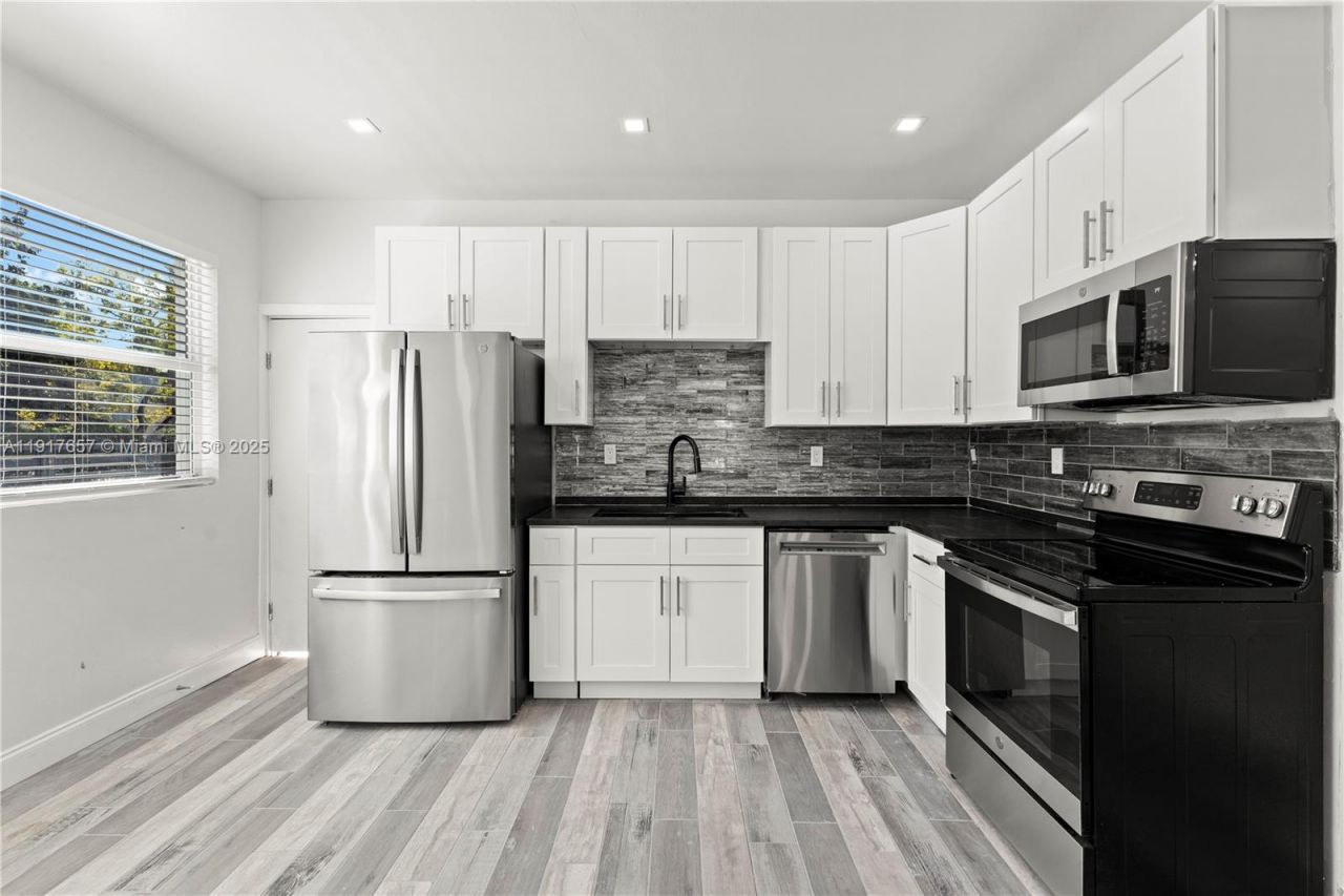 305 NW 58th St, Miami, FL 33127 Photo