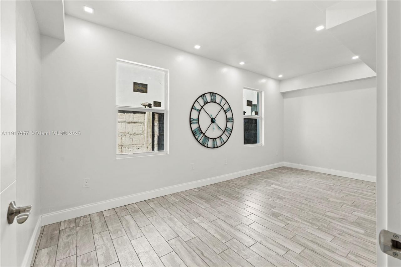 305 NW 58th St, Miami, FL 33127 Photo