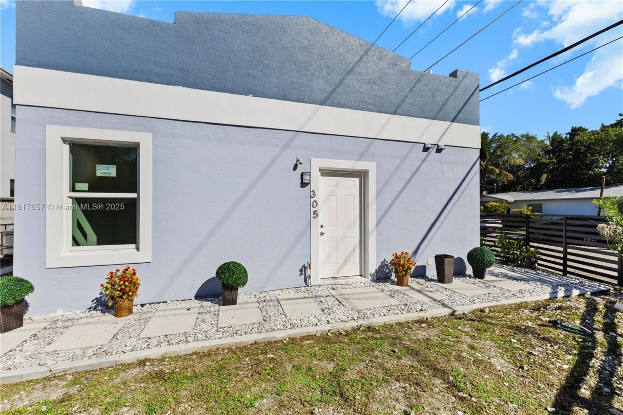 305 NW 58th St, Miami, FL 33127 Photo
