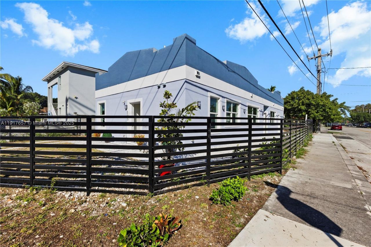 305 NW 58th St, Miami, FL 33127 Photo