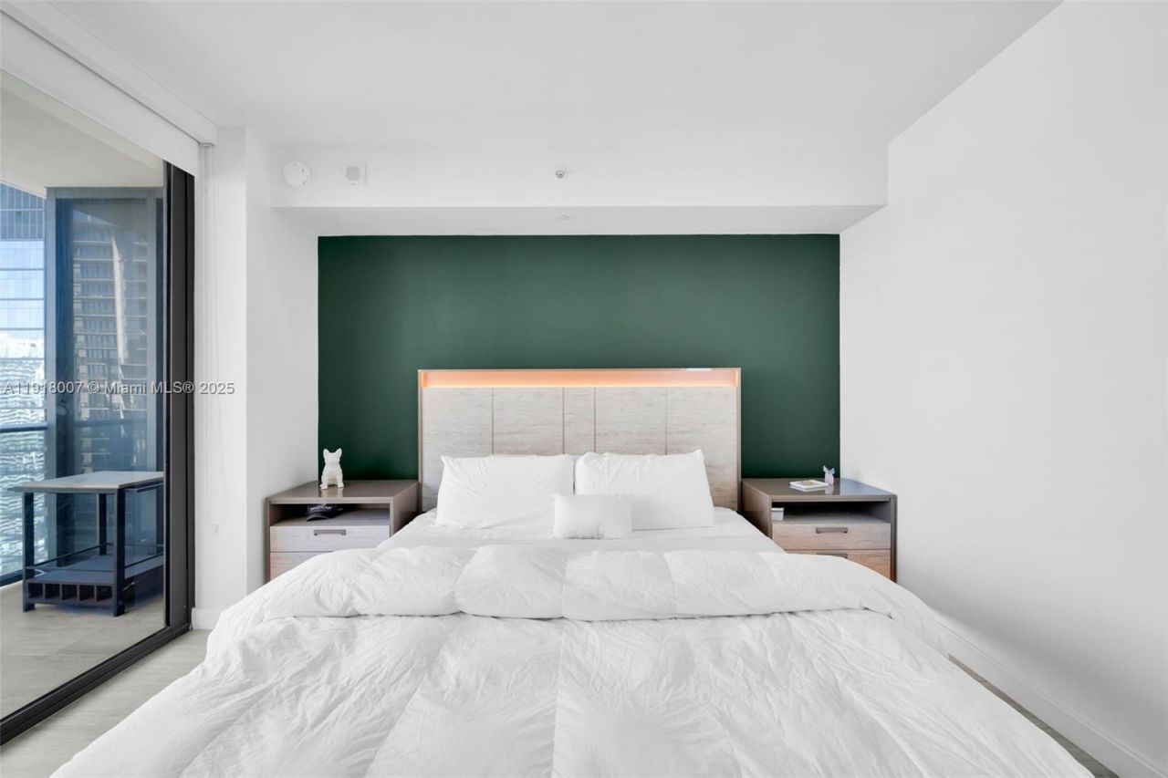 45 SW 9th St, Unit 3909, Miami, FL 33130 Photo