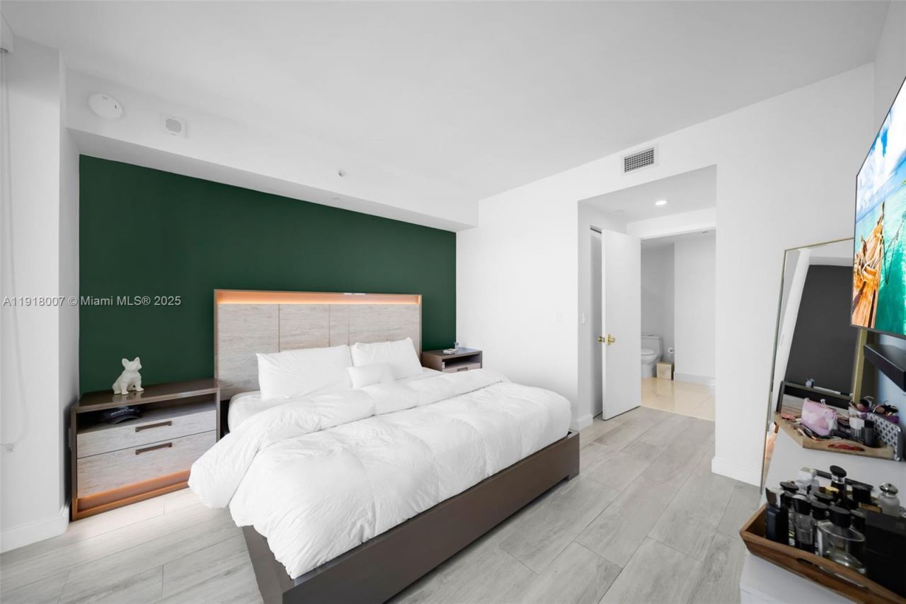 45 SW 9th St, Unit 3909, Miami, FL 33130 Photo