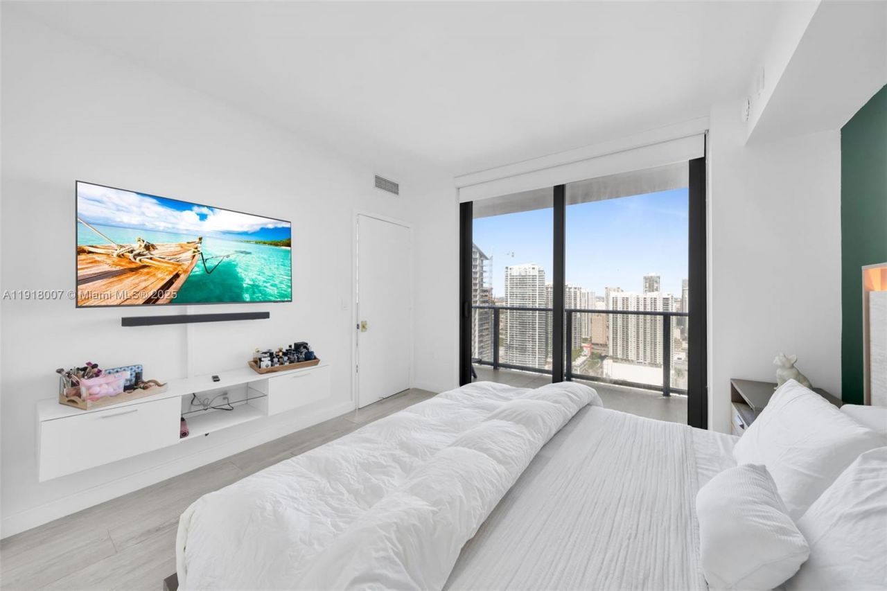 45 SW 9th St, Unit 3909, Miami, FL 33130 Photo