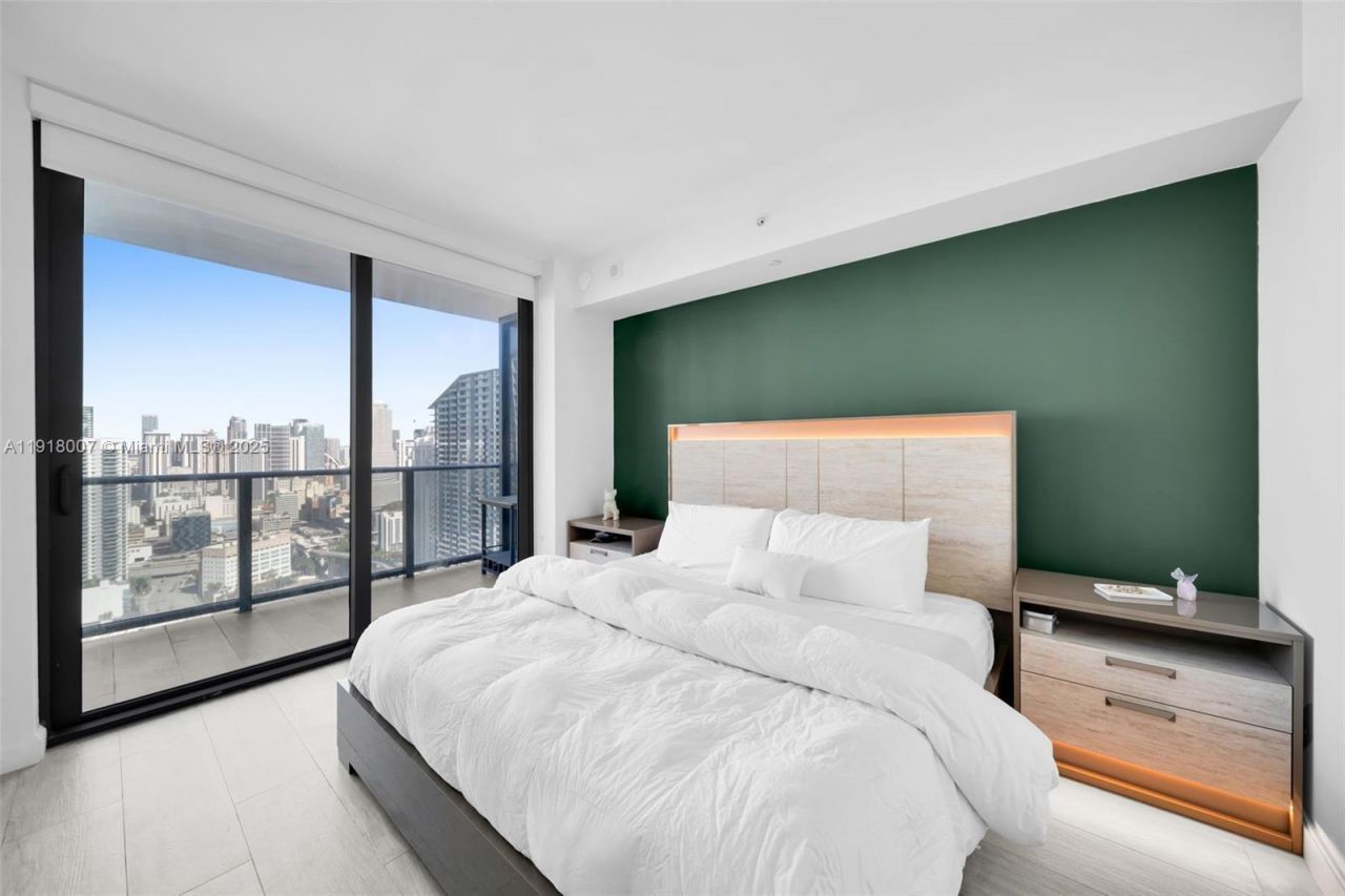 45 SW 9th St, Unit 3909, Miami, FL 33130 Photo