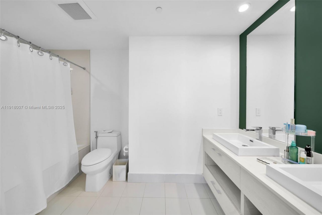 45 SW 9th St, Unit 3909, Miami, FL 33130 Photo