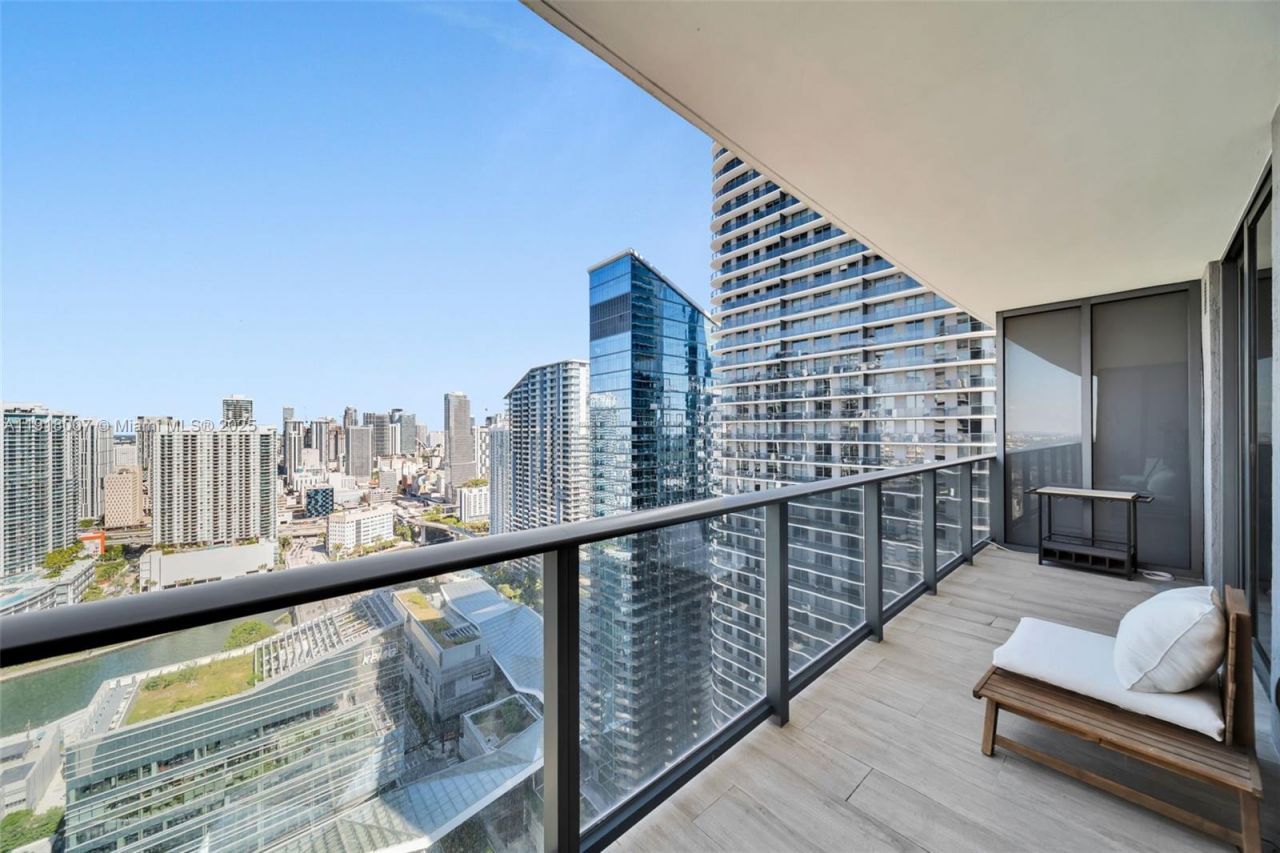 45 SW 9th St, Unit 3909, Miami, FL 33130 Photo