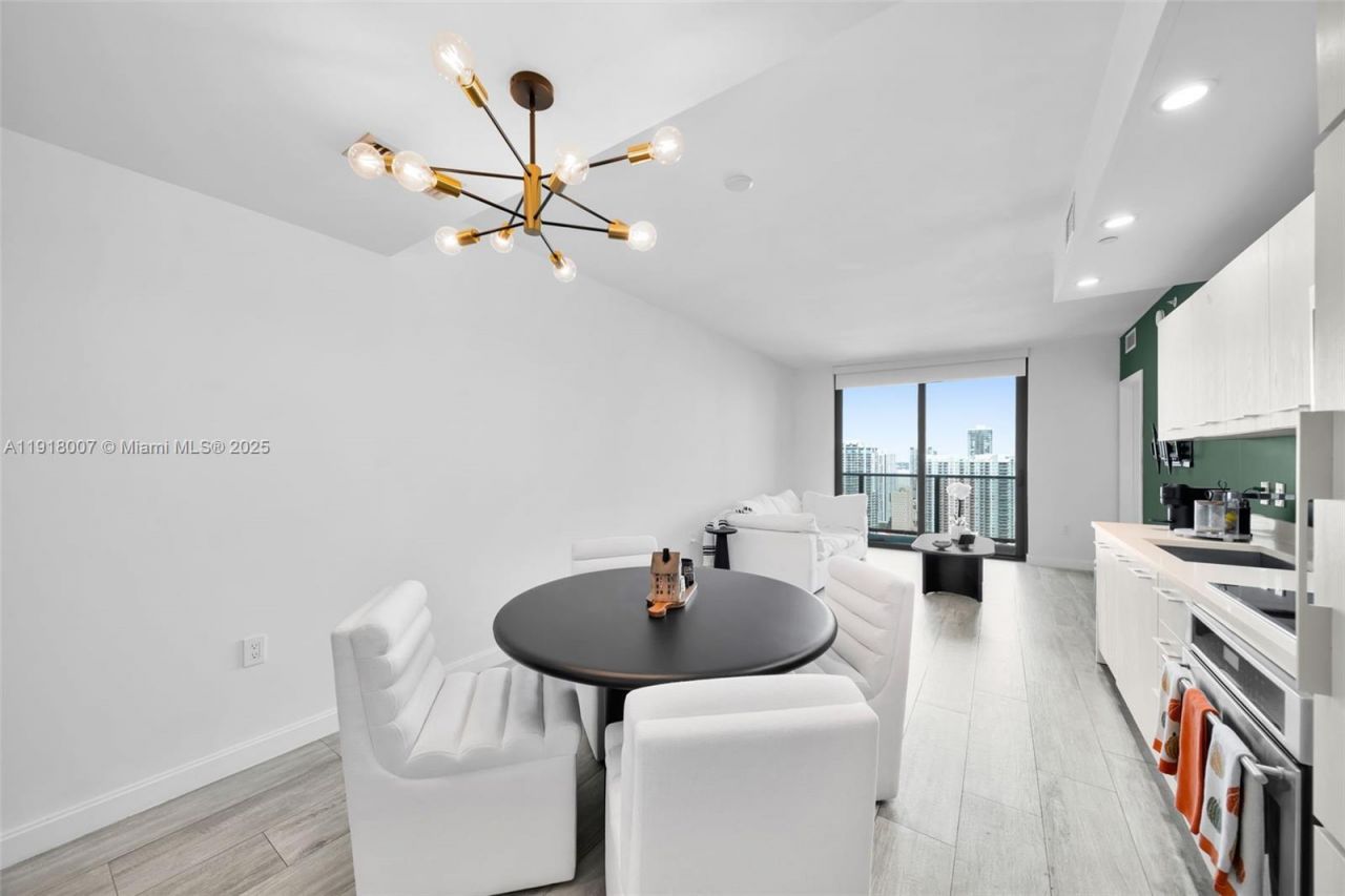45 SW 9th St, Unit 3909, Miami, FL 33130 Photo