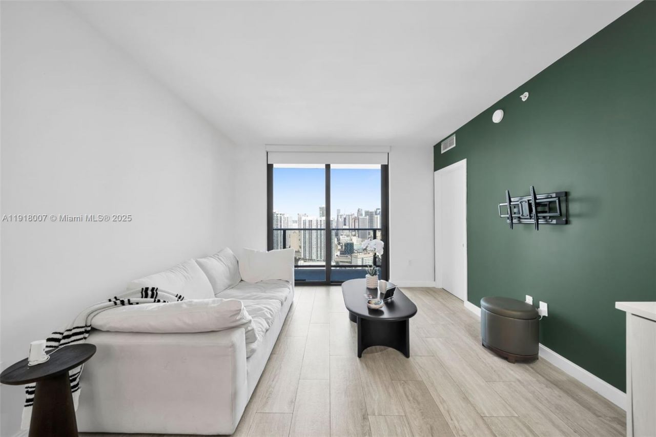 45 SW 9th St, Unit 3909, Miami, FL 33130 Photo