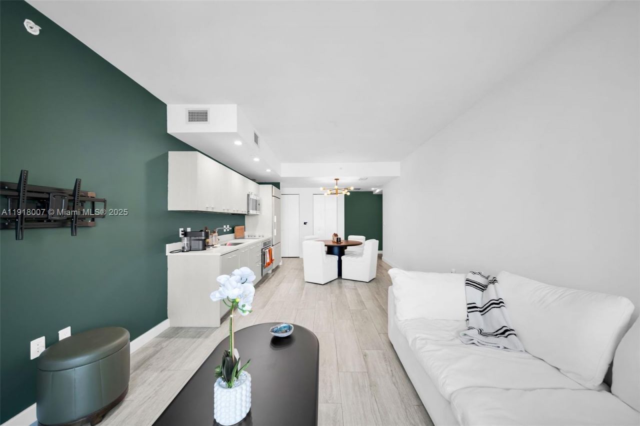 45 SW 9th St, Unit 3909, Miami, FL 33130 Photo