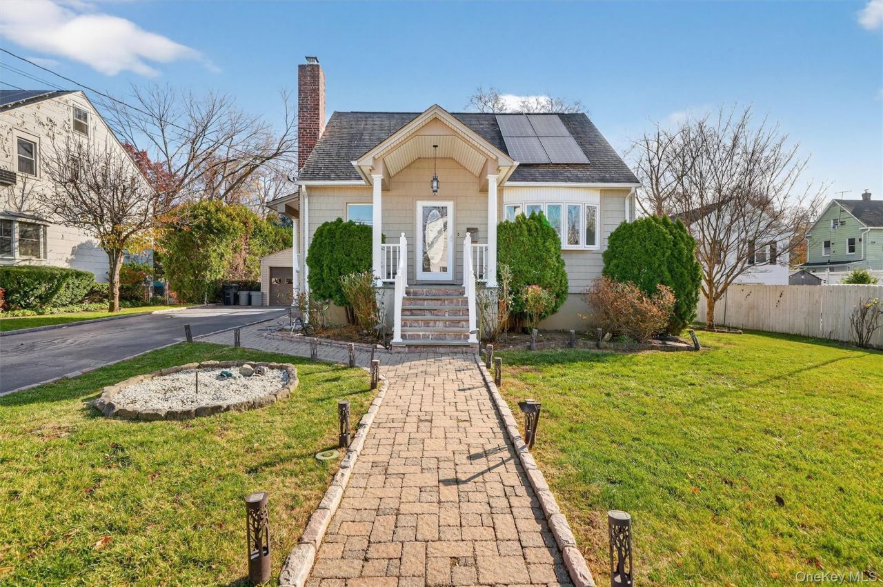 8 Robbins Avenue, Elmsford, NY 10523 Main Photo