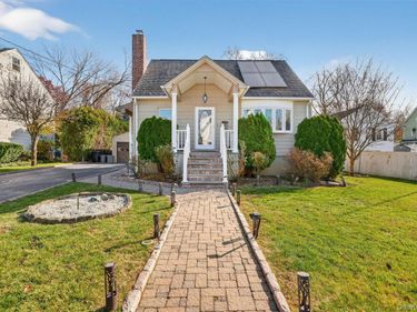 8 Robbins Avenue, Elmsford, NY 10523