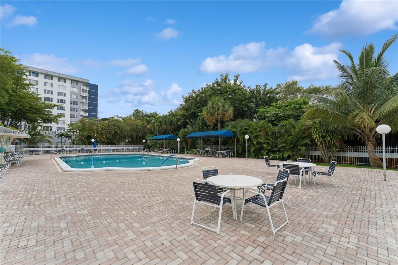 4400 Hillcrest Dr, Unit 303B, Hollywood, FL 33021 Photo