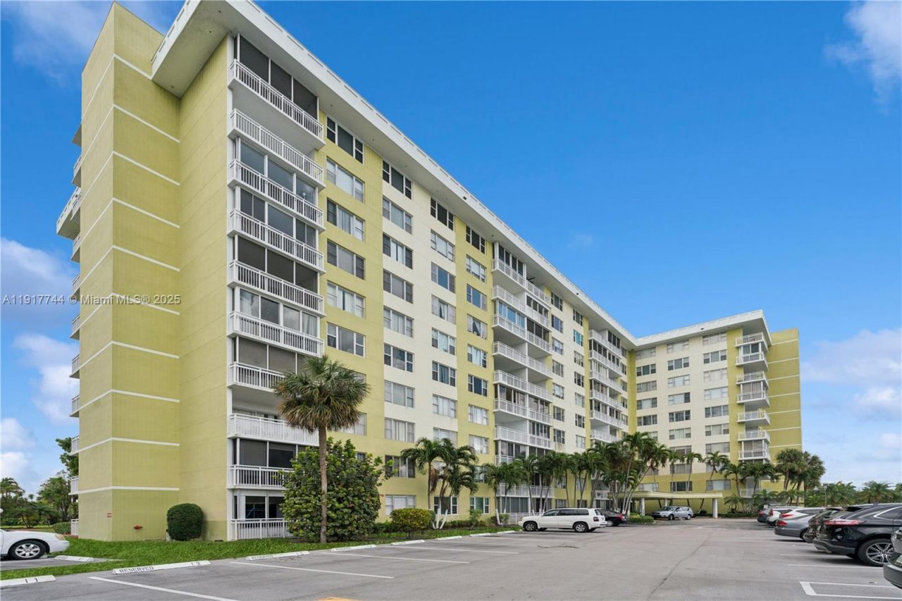4400 Hillcrest Dr, Unit 303B, Hollywood, FL 33021 Photo