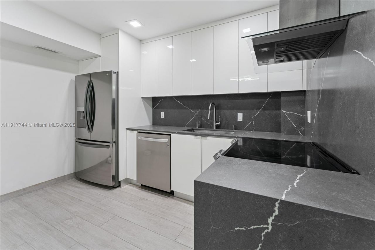 4400 Hillcrest Dr, Unit 303B, Hollywood, FL 33021 Photo