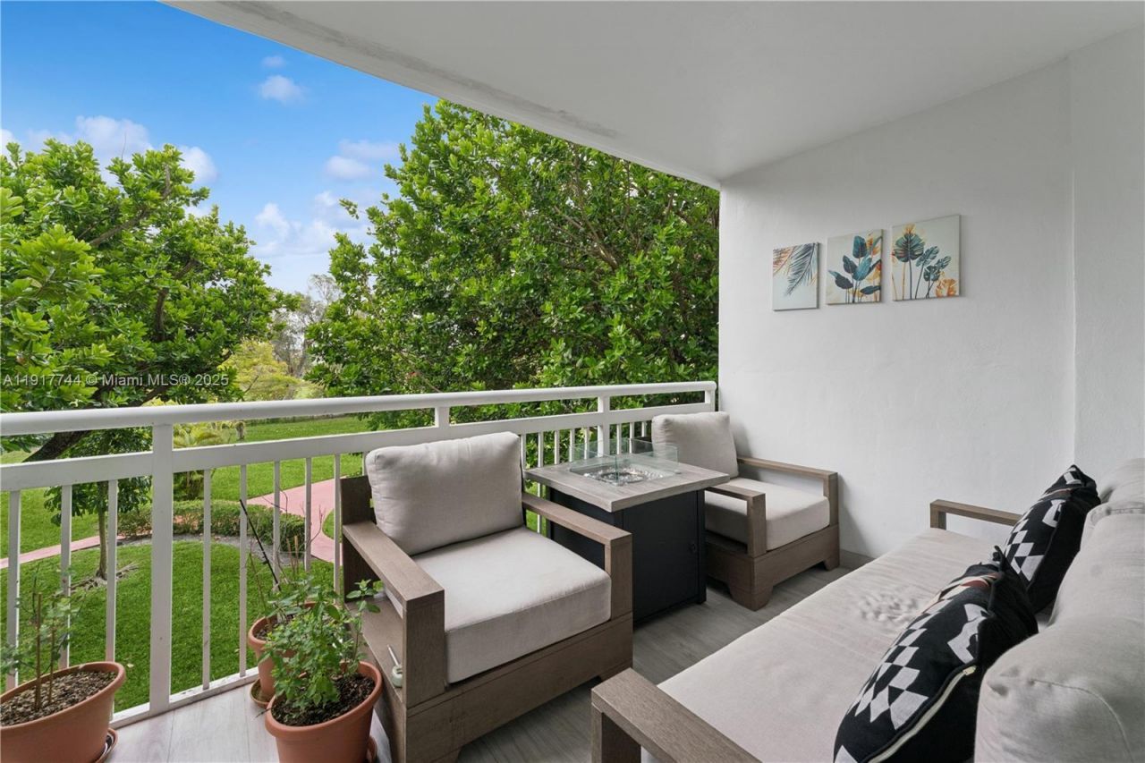 4400 Hillcrest Dr, Unit 303B, Hollywood, FL 33021 Photo