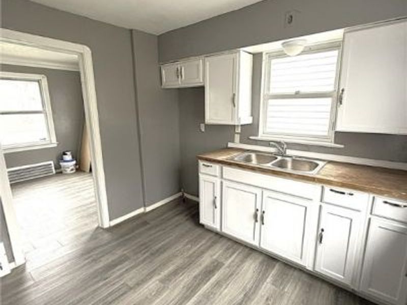 17312 Glendale Avenue, Cleveland, OH 44128 Photo 2