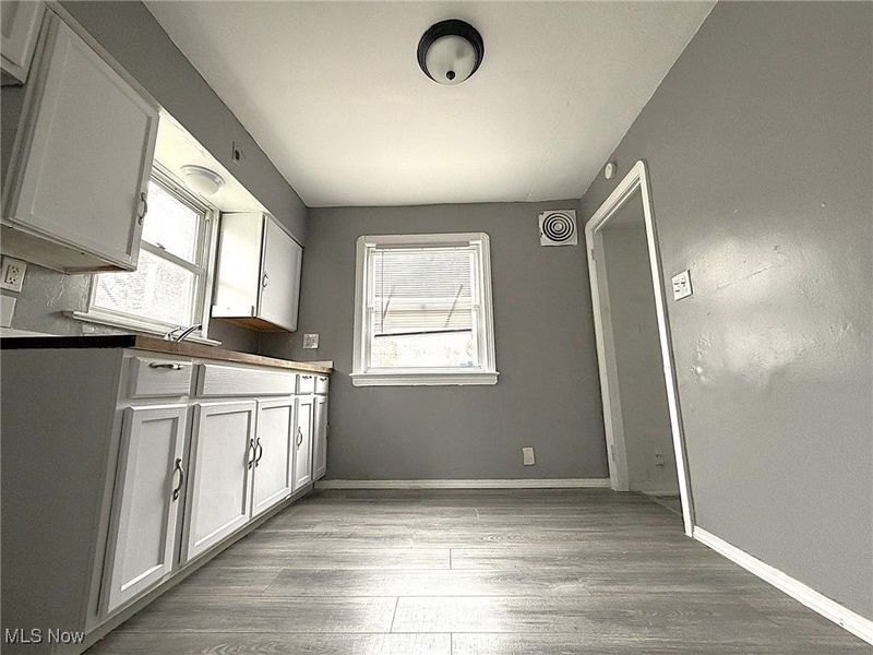 17312 Glendale Avenue, Cleveland, OH 44128 Photo 8