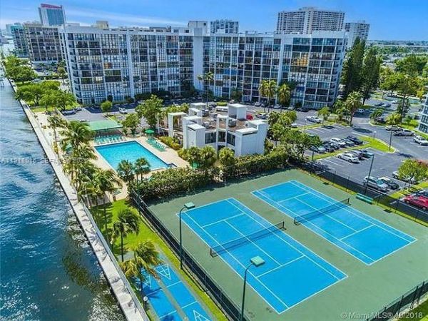 1000 Parkview Dr, Unit 431, Hallandale Beach, FL 33009