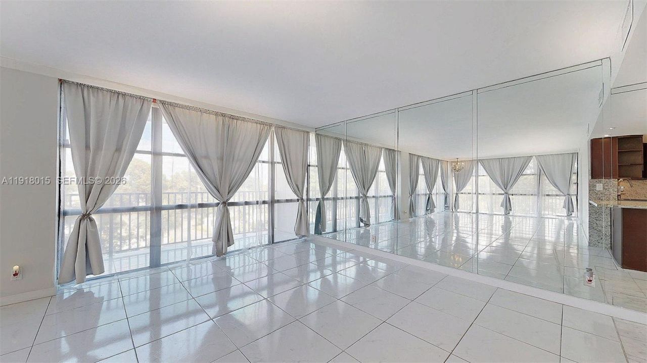 1000 Parkview Dr, Unit 431, Hallandale Beach, FL 33009 Photo