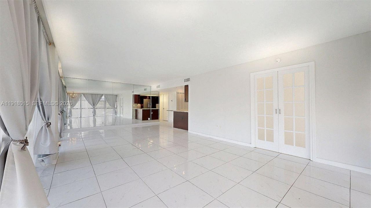 1000 Parkview Dr, Unit 431, Hallandale Beach, FL 33009 Photo