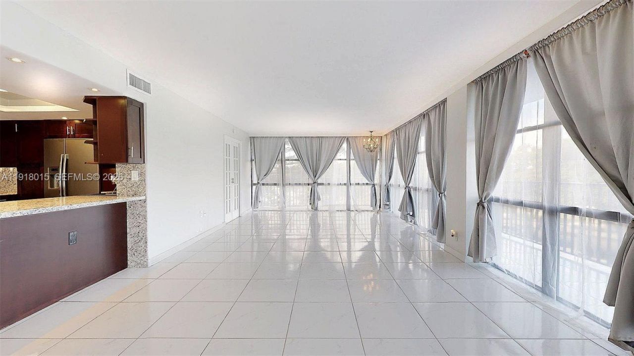 1000 Parkview Dr, Unit 431, Hallandale Beach, FL 33009 Photo