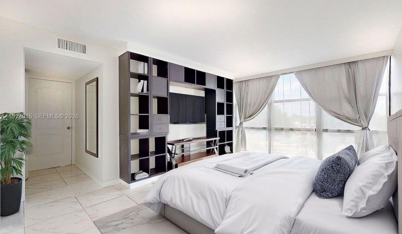 1000 Parkview Dr, Unit 431, Hallandale Beach, FL 33009 Photo